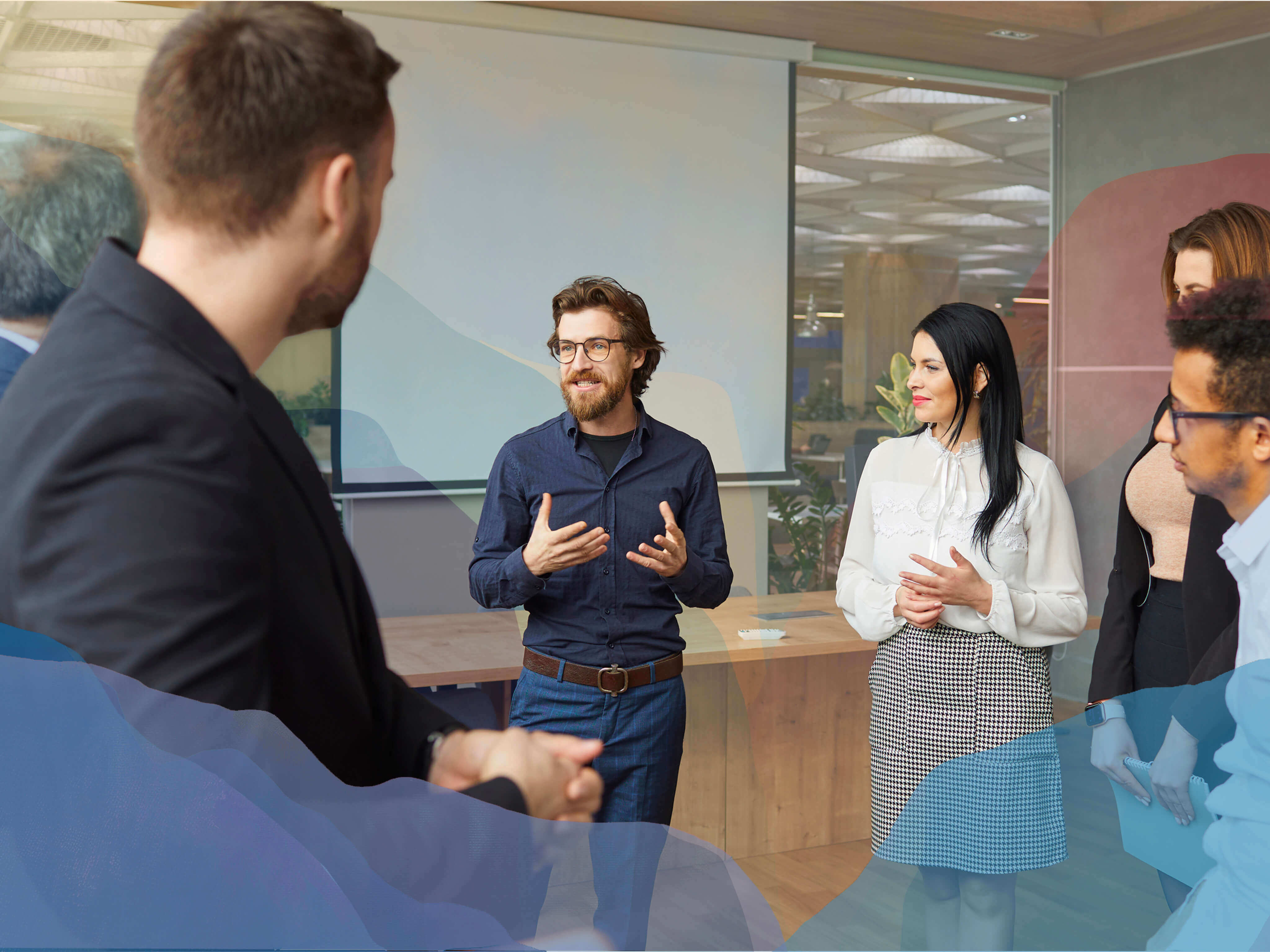 Teilnehmende im Gespräch am CONSENSUS Campus München