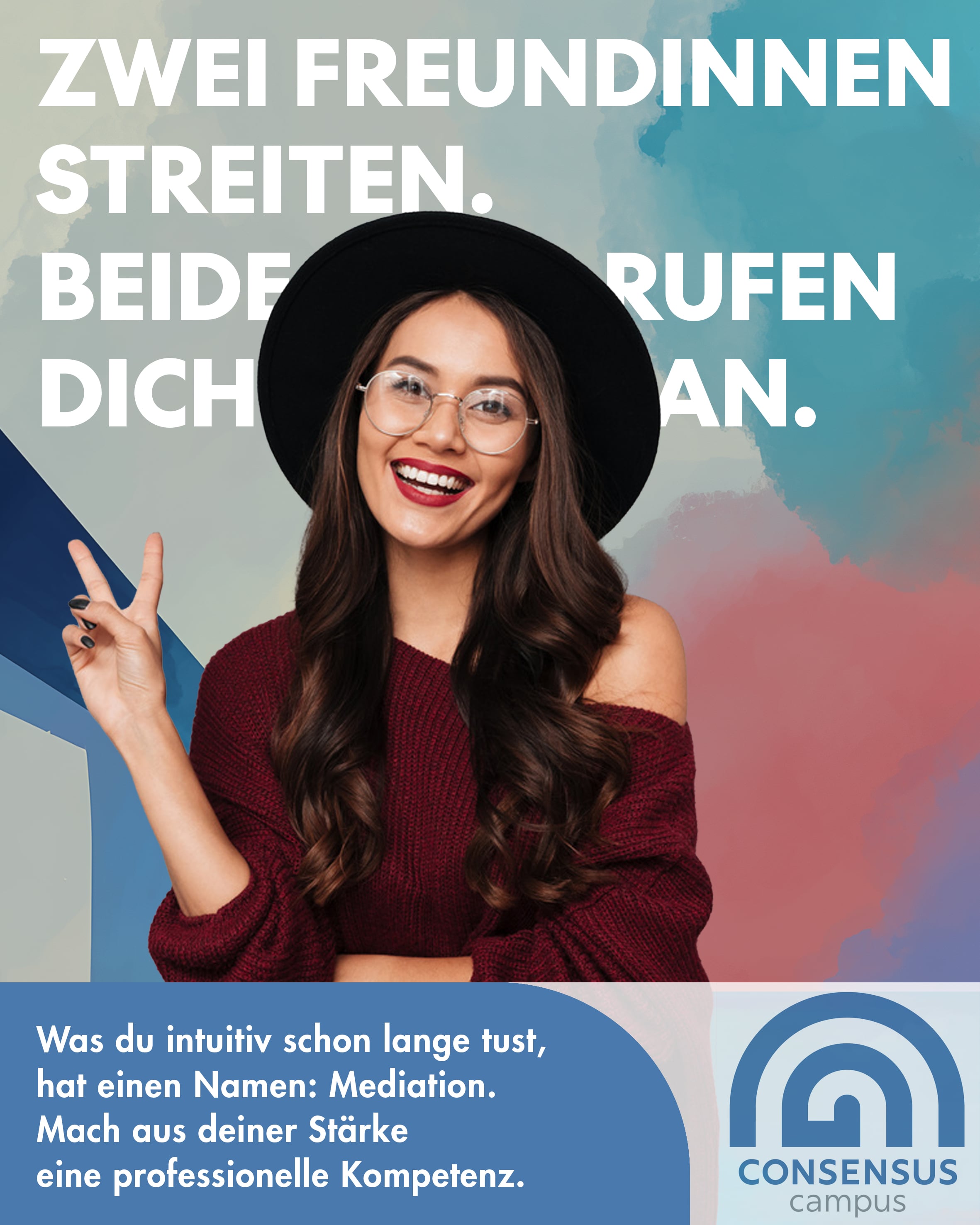 Kampagnenmotiv „Natural Born Mediators“: Du schlichtest. Schon immer. – Lächelnde Frau mit dunklen Locken und rosa Blazer
